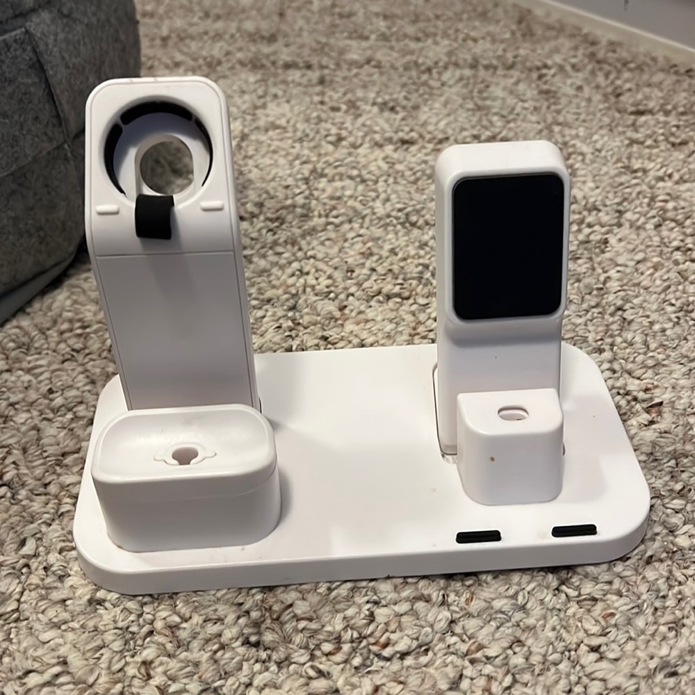 Multi charging station for Apple devices